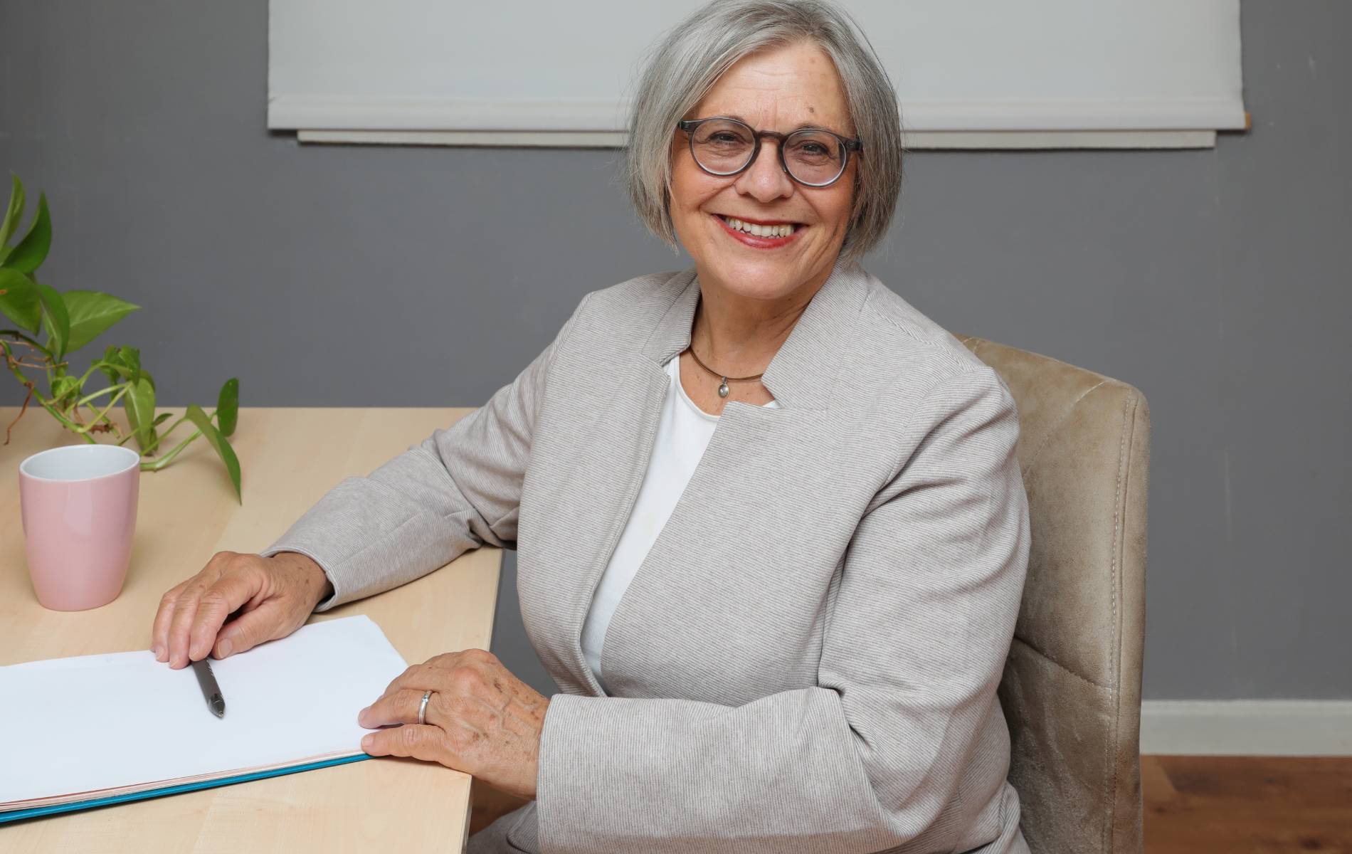 Profil Christine Lutz Fit im Team Bild Schreibtisch